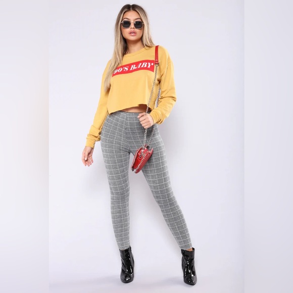 Fashion Nova cropped sweater - Picture 4 of 4